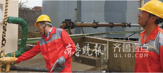 三個(gè)人10分鐘沒(méi)穿好一套救援裝備