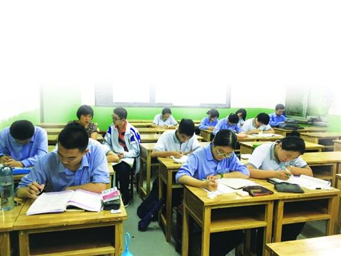 省實驗中學(xué)諸多名師輪流值班為學(xué)生答疑