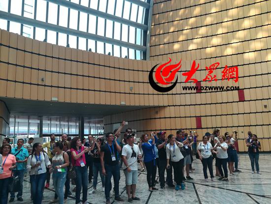 今天下午,“向世界講好山東故事——拉美西語國家新聞官山東行”媒體團來到省會大劇院采訪體驗。