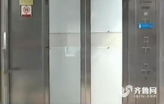 　　青岛老楼加装电梯