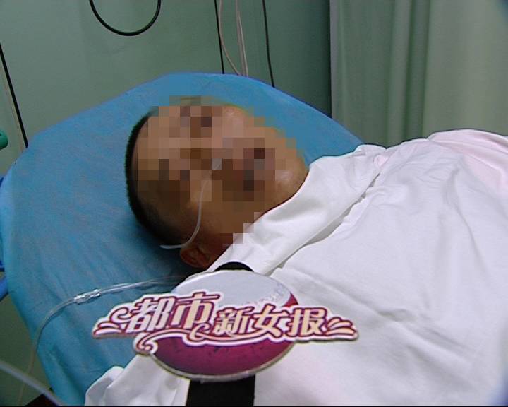 据医院医生介绍,环卫工邝师傅目前诊断为胸腔出血,具体伤到哪些部位还需要做进一步检查。