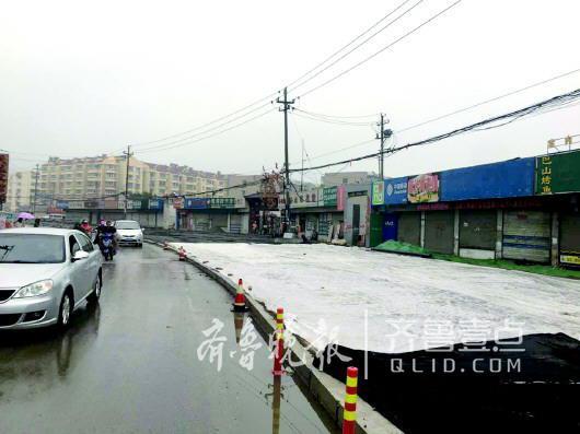 沿线门头房多数已搬走,但还未开拆。