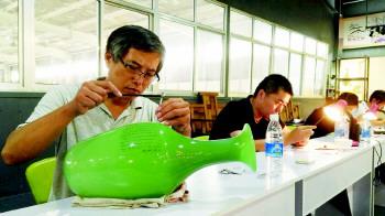 西冶工坊琉璃大师现场雕刻
