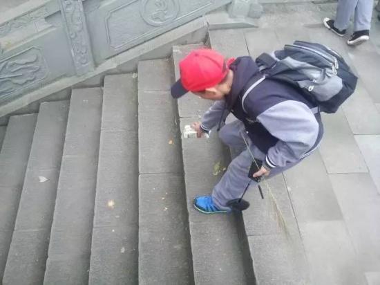這時,一個疑問浮上檢察官的心頭: