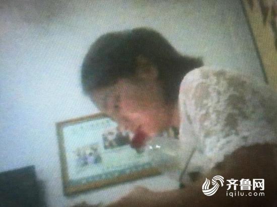 另一名醫(yī)托之前也和女記者同時(shí)出現(xiàn)在協(xié)和醫(yī)院。就在當(dāng)天，這名醫(yī)托還帶走了一位病人，她們一起乘坐公交車前往協(xié)和醫(yī)院。