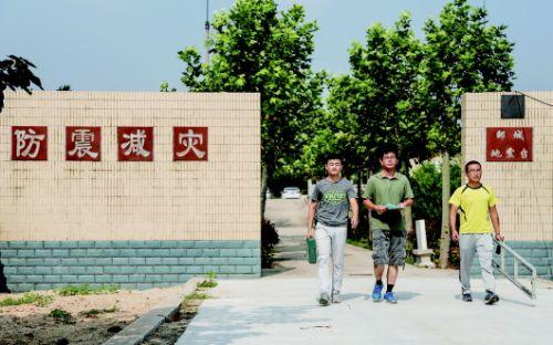 站上的幾位同事一起到野外巡線。