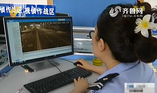 791f4b8fa218311e049010d8a3fcad7a.png 經(jīng)過調(diào)取監(jiān)控,民警發(fā)現(xiàn)黑衣男子竟然提前躲藏在廁所里,等商城下班沒人之后,再從廁所出來實(shí)施盜竊。