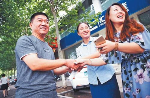 見到恩人:你救了兩個家庭!