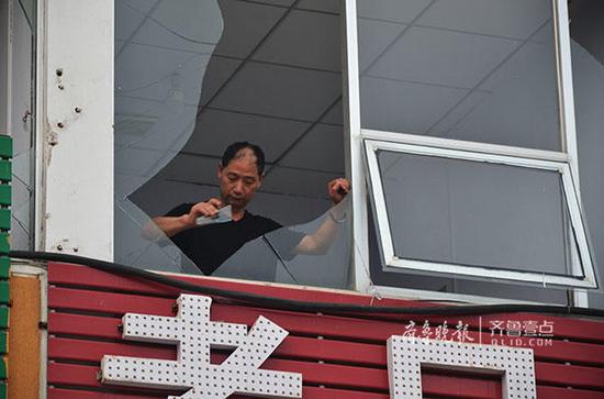 “當時樓都能感覺到在震動。”一村民告訴記者。