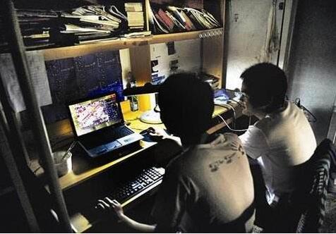 深夜玩游戲成為許多大學生的“日常”。(資料圖)