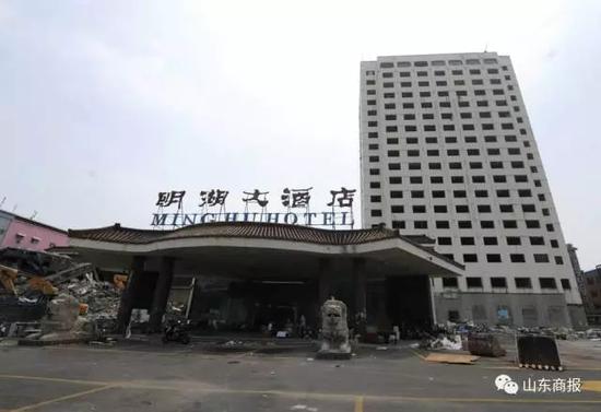 位于北園大街上的明湖大酒店如今正在拆除