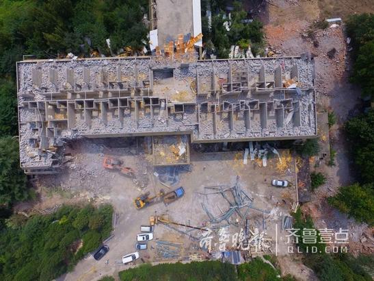 這個違法建筑被拆除后，讓大家感到十分痛快。（齊魯晚報·齊魯壹點記者 周青先 攝）