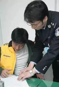 2006年12月13日凌晨,吳京在三里屯附近醉酒駕駛,被交警截查。