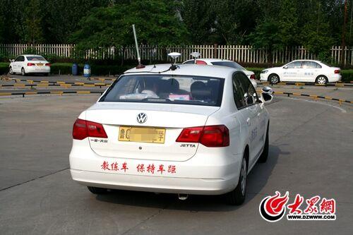 學(xué)員在智能機(jī)器人教練的指導(dǎo)下訓(xùn)練
