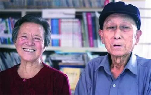 左為劉彩鳳老人、右為殷樹山老人(資料圖)