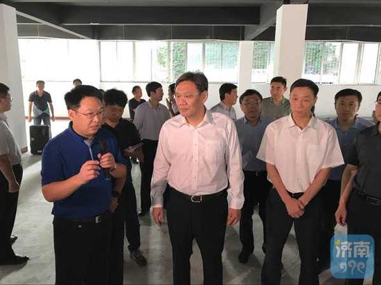 【第三站】來到天橋區(qū)工人新村南村中街察看生鮮便民店。
