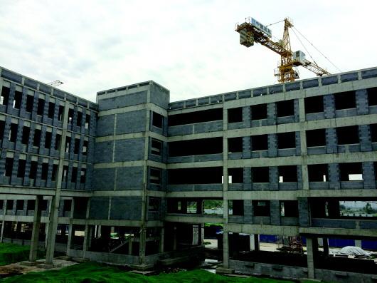 历城二中新校区12栋单体建筑均已封顶。