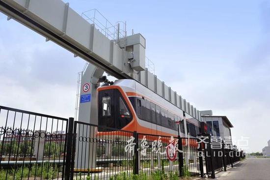 原標題:中國第一個!懸在半空中的“城市列車”試驗成功!