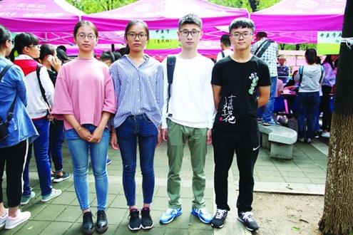 山中医4名免费医学生报到,从左到右依次为:王昭涵、张梅、刘京、慈惠杰