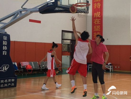 遼寧隊(duì)方面,小組賽中戰(zhàn)勝新疆、天津兩隊(duì)后,小組賽第三場4分輸給上海女籃。遼寧隊(duì)的實(shí)力不容小覷。