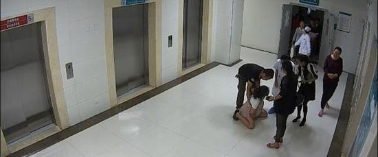 連線榆林墜亡產婦家屬，主治醫生停職