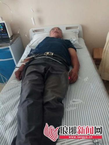 被打致休克的傅瑞臣在医院接受治疗。