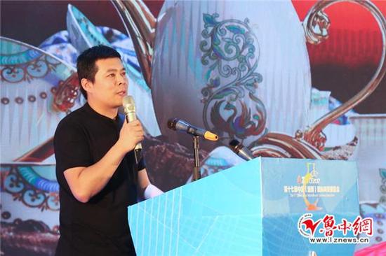 设计师毛晓东分享《光耀盛世》的设计理念。