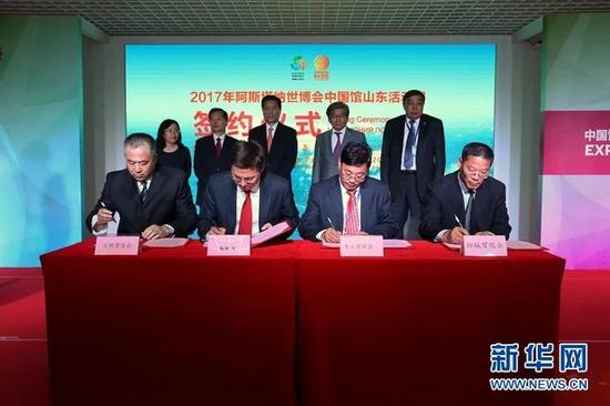 中哈兩國代表簽署合作備忘錄。新華網(wǎng)發(fā)（阿比洛夫攝）