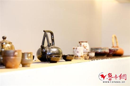 淄博市首届陶琉茶器创意设计大赛作品展展品。