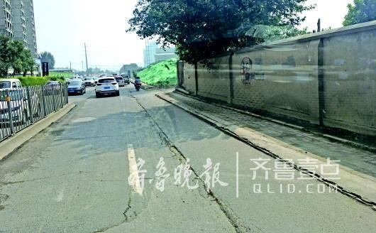 花園東路“卡脖”段本月將開始半封閉施工。 記者 王皇 攝