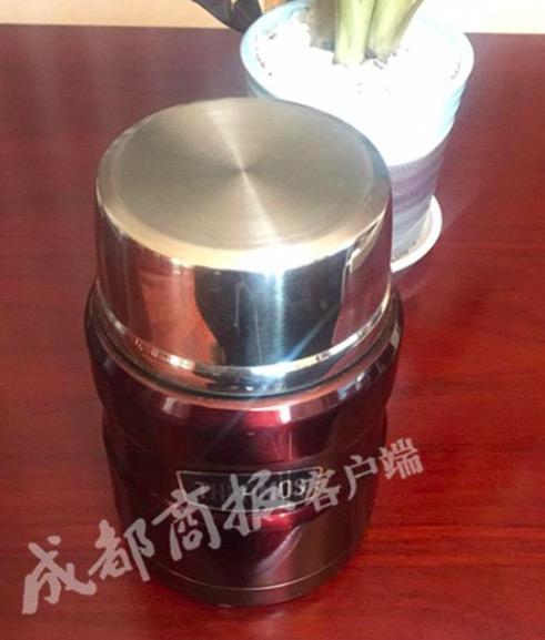 收到老婆送來的愛心湯,此時丈夫肯定是非常開心的。