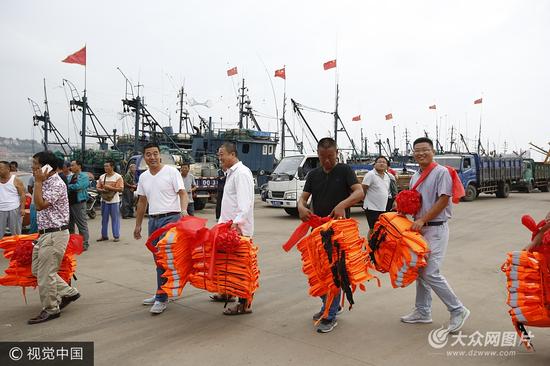 9月10日，为期4个月的黄渤海伏季休渔期结束后，山东日照市岚山渔港迎来了秋季开海首航归来的大马力渔船船队。