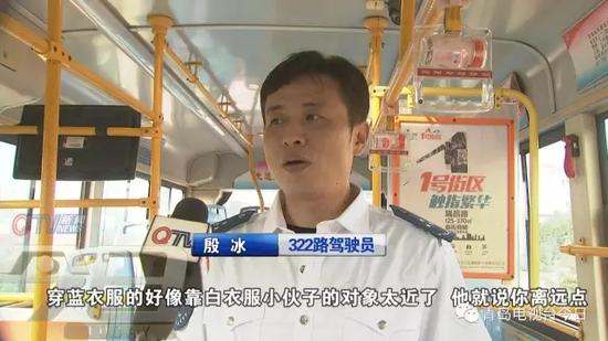 民警赶到现场后,将两人带往派出所,案件在进一步调查中。