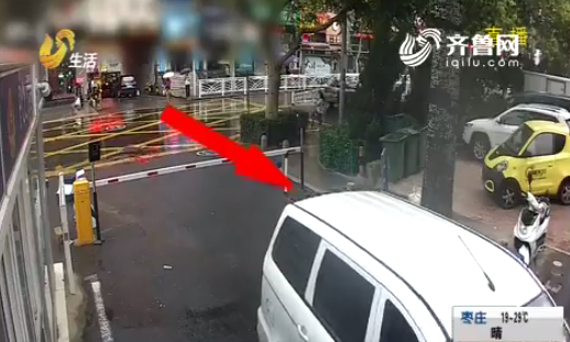 隨即,民警對男子進行了酒精呼氣檢測。