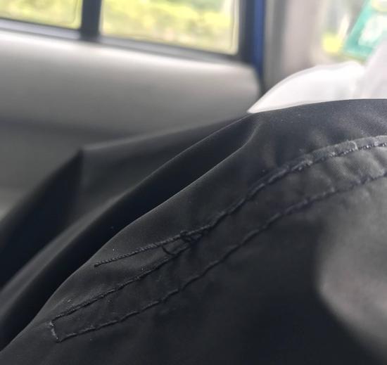 Burberry專柜買的新夾克竟然滿是線頭