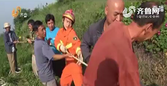 緊急!男子意外墜入深井