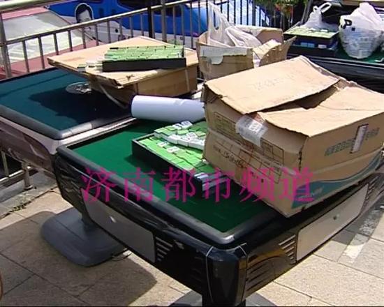 “我們是來(lái)干活的,具體的不知道,就是干活,干的什么活啊,你問(wèn)問(wèn)我們的老板,我們是老板派來(lái)的。”