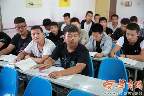 課堂上的孫英康圖