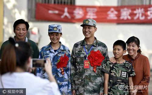 姐弟倆從小就立志參軍報國,今年雙雙被批準入伍,奔赴軍營,報效祖國,圓了他們的軍旅夢想。