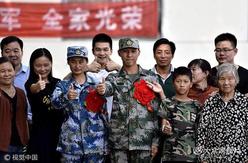 據了解,魯城寧和弟弟魯城碩是個“雙胞胎”,姐姐魯城寧畢業于泰山護理職業學院,弟弟魯城碩在讀于青島職業技術學院。