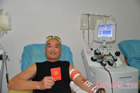 市民张守民60岁生日当天最后一次无偿献血