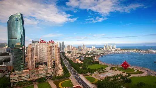 2016年,青岛成功跨入“万亿俱乐部”,成为全国第十二个、北方第三个GDP过万亿的城市。