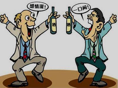 閑來無事聚在一起喝酒聊天，因勸酒不成失了面子，男子用熱水將他人燙傷，最終賠償受害人13600元。
