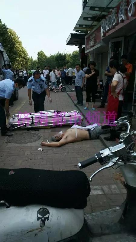 市民說,這輛電動車就是打人者外賣小哥的,打完店老板后就跑了。