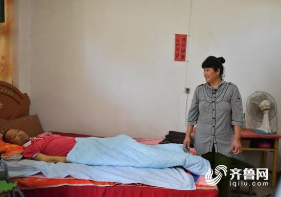 得了這種病,患者大腦、腦干和脊髓中運動神經(jīng)細胞受到侵襲,肌肉逐漸萎縮和無力,以至癱瘓,身體如同被逐漸凍住一樣。