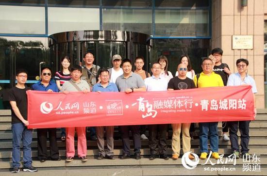 “青島·城陽”融媒體行活動走進城陽棘洪灘動車小鎮。（攝影 宋翠）