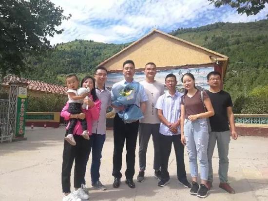 临朐喜欢山东广播生活频道主持人王雷的粉丝专程赶来