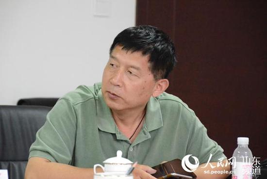 傳媒研究專家王志勇向網友們賣了一個大關子。（攝影 宋翠）
