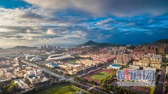 從沼澤荒灘到國(guó)家“雙創(chuàng)”基地，高區(qū)的跨越，是威海30年創(chuàng)新發(fā)展歷程的真實(shí)寫照。 記者 薛航 攝