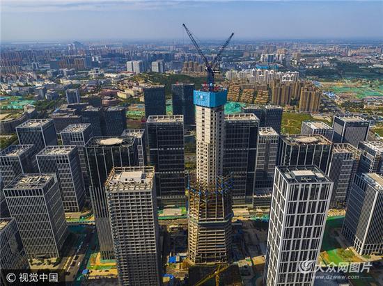 總建筑面積25.38萬(wàn)平方米，地下5層，地上69層，建筑高度339米。